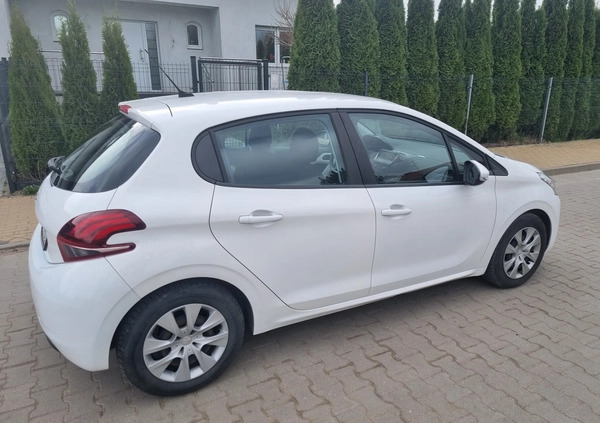 Peugeot 208 cena 33900 przebieg: 28410, rok produkcji 2019 z Złocieniec małe 137